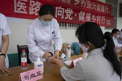 學黨史辦實事|濱醫附院(第一臨床醫學院)“醫路心向黨·健康鄉村行”黨員醫療志愿者服務隊走進濱城區秦皇臺鄉