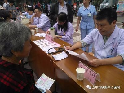 推進健康扶貧 義診服務百姓_社會_網