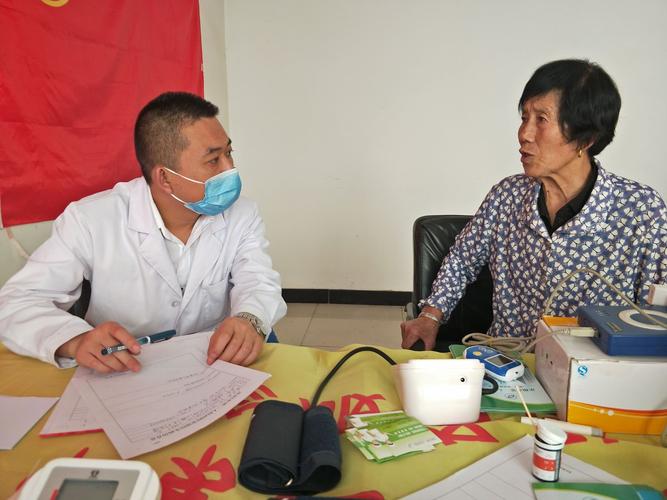 檢查血糖,做心電圖,健康咨詢等服務