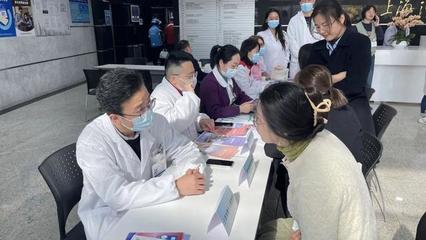 漕河涇開發(fā)區(qū)健康集市開市,上海八院醫(yī)聯(lián)體志愿者"出攤"