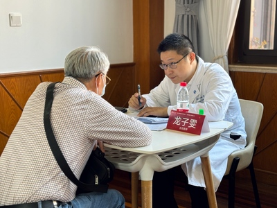 健康義診,情暖重陽--復旦大學2023年敬老月退休教職工健康義診咨詢活動順利舉辦