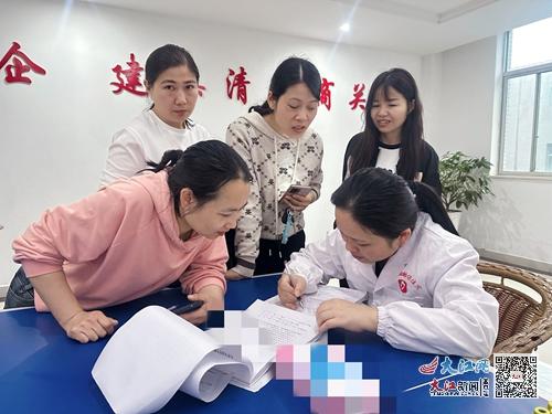 武寧縣婦幼保健院聯(lián)合縣總工會(huì)開(kāi)展 兩癌 篩查進(jìn)企業(yè),暖心服務(wù)送到 家