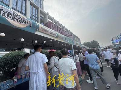 中醫(yī)大咖“擺攤兒”秀絕技,這場別樣的健康文化夜市鳴鑼開市