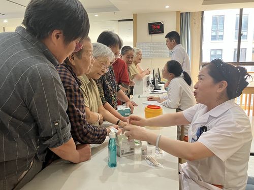 鳩江區(qū)清水街道羅蘭社區(qū) 關(guān)愛老年健康 公益義診科普行