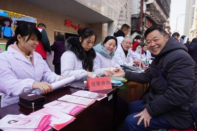【湖南省衛(wèi)計(jì)委】“把健康帶回家”流動(dòng)人口衛(wèi)生計(jì)生關(guān)懷關(guān)愛專項(xiàng)行動(dòng)啟動(dòng)儀式在長沙舉行