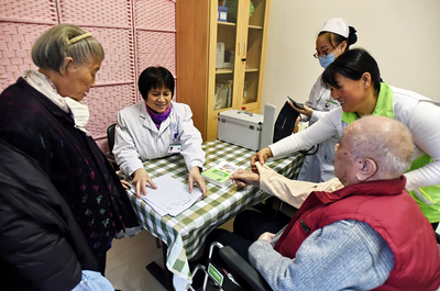 實(shí)施健康中國(guó)戰(zhàn)略