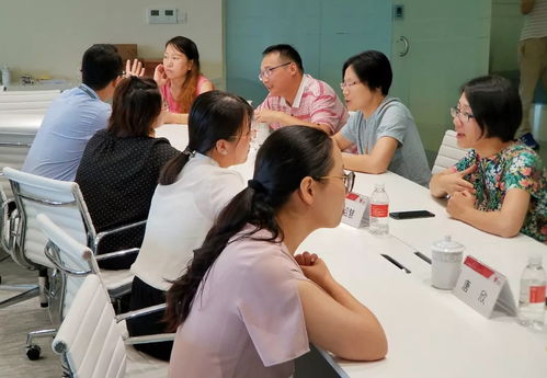 健康咨詢臺企行 義診服務暖人心